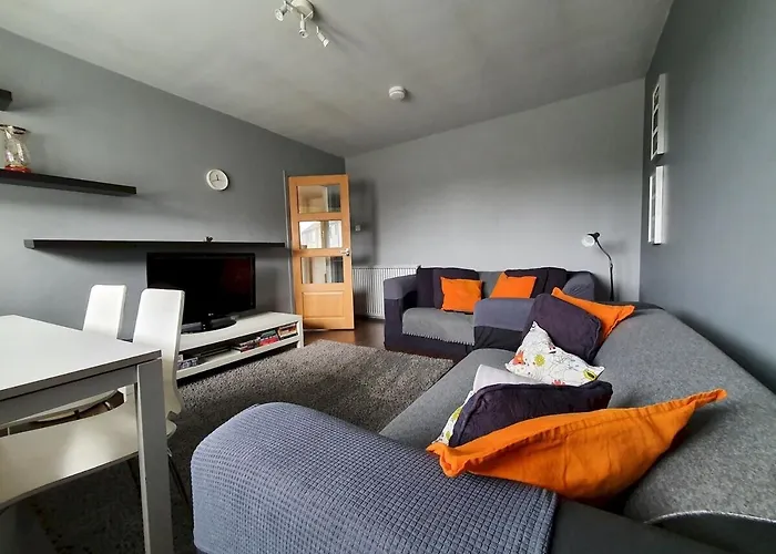 2 Bedroom, Free Parking & Netflix Near Hospitals